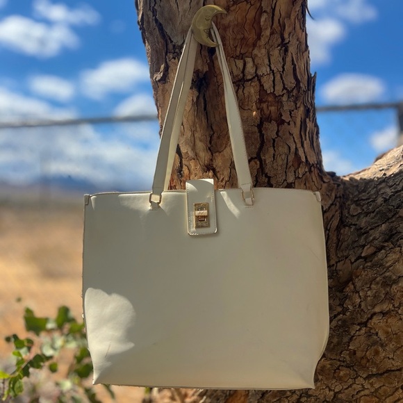 ANNE KLEIN | Large Tote with Enamel Turn Lock Large White Gold - Picture 15 of 15